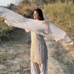 Divya Sharma Instagram - देखा हज़ारो दफ़ा आपको फिर बेकरारी कैसी है❤️🪕 #divyaofficial09 #diamondsofdivya Palwal- The Smart City