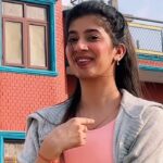 Divya Sharma Instagram - 𝗔𝗮𝗽 𝗵𝗮𝗺𝗽𝗲 𝗵𝗮𝗶 𝗳𝗶𝗱𝗮 𝘀𝗮𝗮𝗳 𝗽𝘁𝗮 𝗰𝗵𝗹𝘁𝗮 𝗵𝗮𝗶😉🤭 #divyaofficial09 #diamondsofdivya . . #reelitfeelit #reelkrofeelkro #explore #saiji #reelsinstagram #reelsvideo #reelsindia #reelsviral #reelsinsta #reelslovers #trendingreels #viralreels #fyp