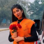 Divya Sharma Instagram - 𝗗𝗶𝗹 𝗮𝗮𝗹𝗶 𝗯𝗮𝗮𝘁 𝗻𝗲 𝘇𝘂𝗯𝗮𝗻 𝗽𝗲 𝘃𝗼 𝗿𝗮𝗸𝗵𝗲🧡🙌🏻 . . @reels.factory