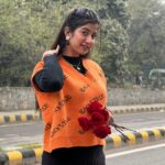 Divya Sharma Instagram - 𝐏𝐡𝐮𝐥𝐥𝐚𝐧 𝐭𝐨𝐧 𝐯𝐢 𝐬𝐨𝐧𝐢𝐲𝐞 𝐧𝐢 𝐭𝐞𝐫𝐞 𝐯𝐚𝐬𝐭𝐞,🌹 𝐒𝐚𝐫𝐞𝐲𝐚𝐧 𝐭𝐨𝐧 𝐩𝐞𝐡𝐥𝐚𝐧 𝐩𝐡𝐮𝐥 𝐥𝐚𝐢𝐤𝐞 𝐚𝐚 𝐠𝐚𝐲𝐚 #divyaofficial09 #diamondsofdivya Delhi, India