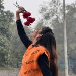Divya Sharma Instagram - 𝐏𝐡𝐮𝐥𝐥𝐚𝐧 𝐭𝐨𝐧 𝐯𝐢 𝐬𝐨𝐧𝐢𝐲𝐞 𝐧𝐢 𝐭𝐞𝐫𝐞 𝐯𝐚𝐬𝐭𝐞,🌹 𝐒𝐚𝐫𝐞𝐲𝐚𝐧 𝐭𝐨𝐧 𝐩𝐞𝐡𝐥𝐚𝐧 𝐩𝐡𝐮𝐥 𝐥𝐚𝐢𝐤𝐞 𝐚𝐚 𝐠𝐚𝐲𝐚 #divyaofficial09 #diamondsofdivya Delhi, India
