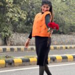 Divya Sharma Instagram - 𝐏𝐡𝐮𝐥𝐥𝐚𝐧 𝐭𝐨𝐧 𝐯𝐢 𝐬𝐨𝐧𝐢𝐲𝐞 𝐧𝐢 𝐭𝐞𝐫𝐞 𝐯𝐚𝐬𝐭𝐞,🌹 𝐒𝐚𝐫𝐞𝐲𝐚𝐧 𝐭𝐨𝐧 𝐩𝐞𝐡𝐥𝐚𝐧 𝐩𝐡𝐮𝐥 𝐥𝐚𝐢𝐤𝐞 𝐚𝐚 𝐠𝐚𝐲𝐚 #divyaofficial09 #diamondsofdivya Delhi, India