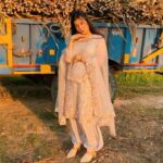 Divya Sharma Instagram - 🥰🙈 #divyaofficial09 #diamondsofdivya . . #reelitfeelit #reelkrofeelkro #explore #saiji #reelsinstagram #reelsvideo #reelsindia #reelsviral #reelsinsta #reelslovers #trendingreels #viralreels #fyp