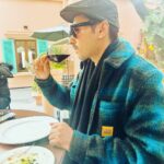 Divyenndu Instagram - A quickie in Delhi ❤️ Statutory Warning: Wine shown in the picture was just smelled not tasted! नई दिल्ली