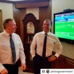 Dmitry Medvedev Instagram - 3:1! Победа! Вместе с белорусским коллегой Андреем Кобяковым болели за Россию в Минске по окончании Высшего Государственного Совета Союзного государства