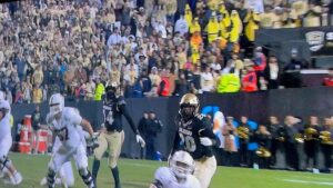 Drew Brees Instagram - 😳 What a catch! These two teams are going at it. Fun game to watch!
