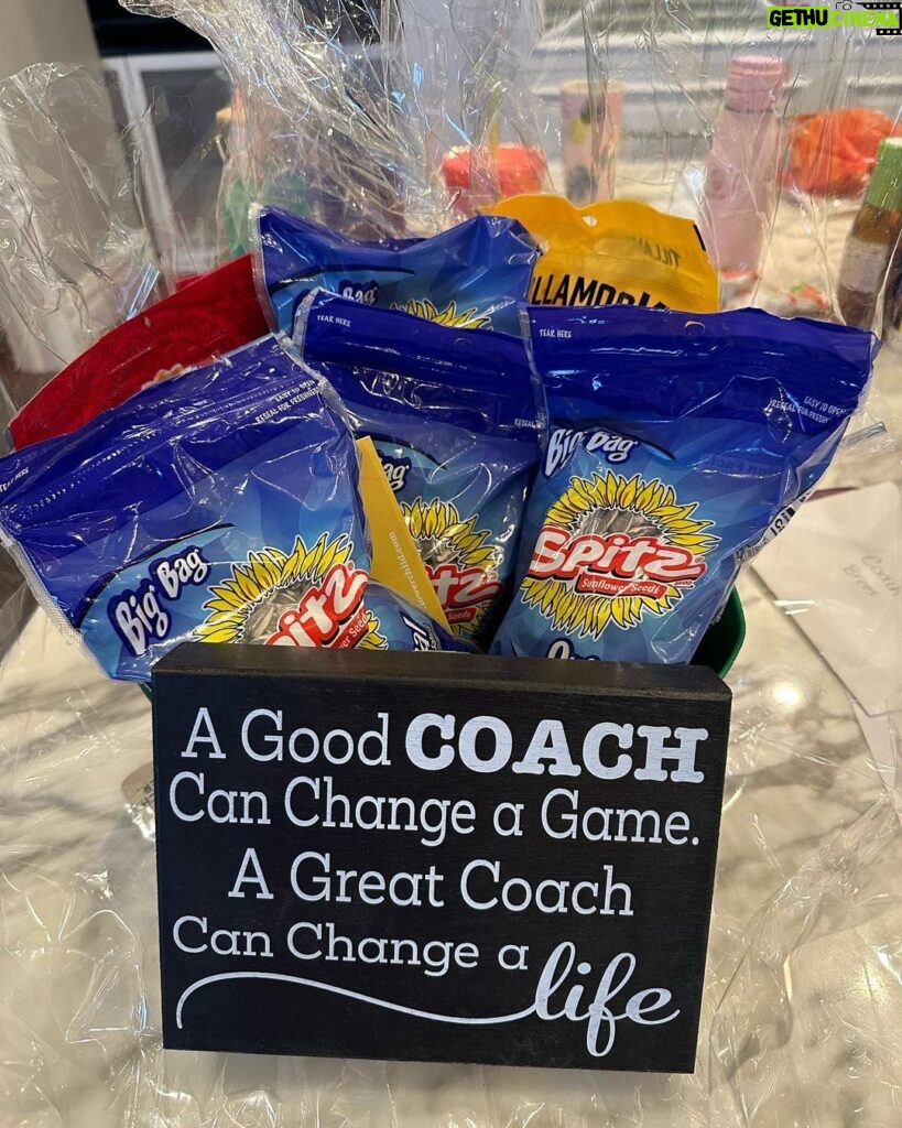 Drew Brees Instagram - Love my coaches gifts from this @playfna season! Just gimme some seeds and I’m good!