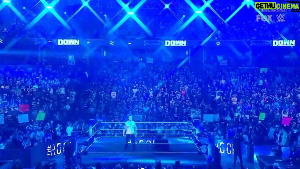 Dwayne Johnson Instagram - What a crowd. What a PULSE. Feel the mana. ~ Final Boss #SmackDown