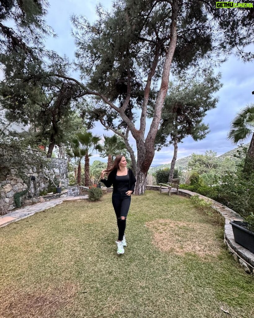 Ebru Akel Instagram - Nature mama 🍃☀️✨💫 Bodrum, Mugla