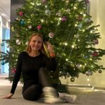 Ebru Akel Instagram - En sevdigim ay , en sevdigim renkler dostlar ışıklar 🎄💫✨🪅♥️