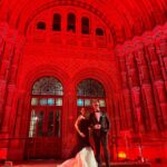 Ebru Akel Instagram - Bir rüya yasadik dun gece .. Cumhuriyetimizin 100. Yasinda muhtesem bir mekanda @natural_history_museum ‘da cok buyuk bir gurur ve coşkuyla sevgili partnerim @muratguloglutv ile bu gecenin sunuculuğunu üstlendik.. @tev.uk icin yani genclerin egitimlerini desteklemek icin, gelecek yuzyilin gencleri icin biraradaydik.. Coskumuz gururumuz sevgimiz tasiyordu adeta .. 🇹🇷🇹🇷🇹🇷♥️ Emegi gecen herkese tesekkurlerimle ♥️ #cumhuriyetimizin100.yili @muratguloglutv @ipekdurkal @sulearinc @tev.uk @showtv @mehmettulusoy Elbise- @elifcigizoglu Mucevher -@karunjewellery Hair& make up @obliquebeautyhouse Natural History Museum, London