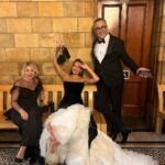 Ebru Akel Instagram - Bir rüya yasadik dun gece .. Cumhuriyetimizin 100. Yasinda muhtesem bir mekanda @natural_history_museum ‘da cok buyuk bir gurur ve coşkuyla sevgili partnerim @muratguloglutv ile bu gecenin sunuculuğunu üstlendik.. @tev.uk icin yani genclerin egitimlerini desteklemek icin, gelecek yuzyilin gencleri icin biraradaydik.. Coskumuz gururumuz sevgimiz tasiyordu adeta .. 🇹🇷🇹🇷🇹🇷♥️ Emegi gecen herkese tesekkurlerimle ♥️ #cumhuriyetimizin100.yili @muratguloglutv @ipekdurkal @sulearinc @tev.uk @showtv @mehmettulusoy Elbise- @elifcigizoglu Mucevher -@karunjewellery Hair& make up @obliquebeautyhouse Natural History Museum, London