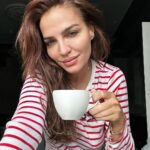 Ebru Akel Instagram - Çağdaş , özgür , farkinda , gururlu .. Ne mutlu 🇹🇷 Günaydın.. Bugun icin herkes gibi ben de cokk heyecanli gururlu ve mutluyum.. İcim icime sığmıyor ♥️♥️♥️ #cumhuriyet100yaşında London