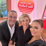 Ebru Akel Instagram - Sevginiz tam kalbimde🧡🧡🧡 Cok teşekkür ediyorum ve bu gururla bir kez daha değerli izleyicilerimizle bizi bulusturan @showtv ‘ye değerli @ipekdurkal ‘a sahane ic yapimlar ekibimize sevgili yonetmenimiz icerik uzmanimiz @doganaytoksozoglu na ic yapimlarin basi @drkakn a fotograflarda olan olmayan herkese ama herkese binlerce teşekkürler 🤩 Nicelerine 🤩🧿🧿🧿🧿 @muratguloglutv Canim ekibim @damla743 @anilnomer @ozgemerve1