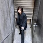 Elaiza Ikeda Instagram - @amiparis の美しいテーラードとアイコニックなパリパリナノバッグ。 #AmiSS24 #AmiParis #PR