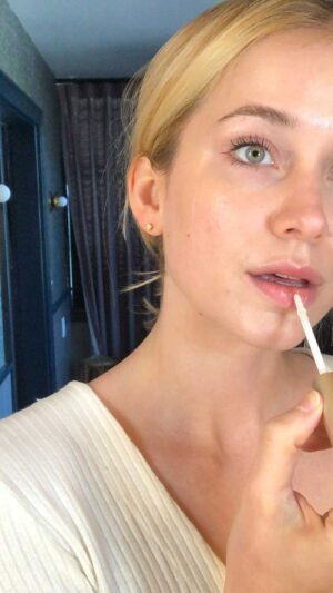 Elizabeth Lail Instagram - Happy skin loving makeup brought to you by the incredible @janeiredale We made a little video of my breathable, go to look, that gives me that boost to go out into the world feeling confident and still true to myself ✨ Hope you enjoy a little morning chat about all things makeup with a side of thoughts on life. Full video on YouTube. Also, Check the link in my bio for all my favorite products and use code ELIZABETH15 for residents of the USA, UK, Canada & Australia to save 🌸