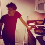 Elizabeth Lail Instagram - Man v Chicken