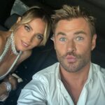 Elsa Pataky Instagram - Such an amazing night with my love ❤️ @chrishemsworth #chrishemsworth #Oscars Dress: @zegarciaoficial Jewellery: @bulgari M: @sooparkmakeup H: @bridgetbragerhair