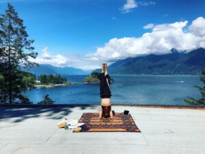Emily Bett Rickards Instagram - View courtesy of Canada, pool of colour by @pendletonwm , pic par ma mama, and the best yoga tears of surrender gifted by my friend and teacher @allymaz 💫 ... loving this combo. 💘