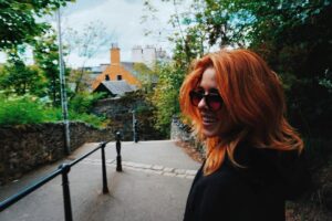 Emily Bett Rickards Instagram - Friends capture you best... thanks to professional friendtographer @jeanluc for capturing a major moment of the Jet Lag Diaries