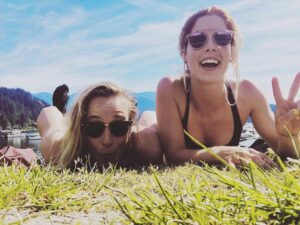 Emily Bett Rickards Instagram - Don’t forget we got a good thing goin’ 🚲 - 🎿 Winter 2019 😘