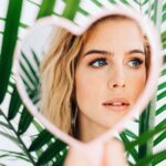 Emily Bett Rickards Instagram - Here’s looking at you pizza 🍕 😋 💕 #EUPHORIA10