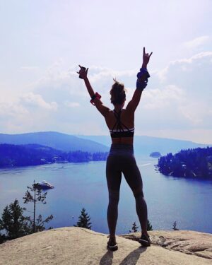 Emily Bett Rickards Instagram - Come home to da cloob soon 👂 you