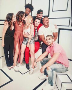 Emily Bett Rickards Instagram - My fam and my Cher @julianaharkavy #sdcc