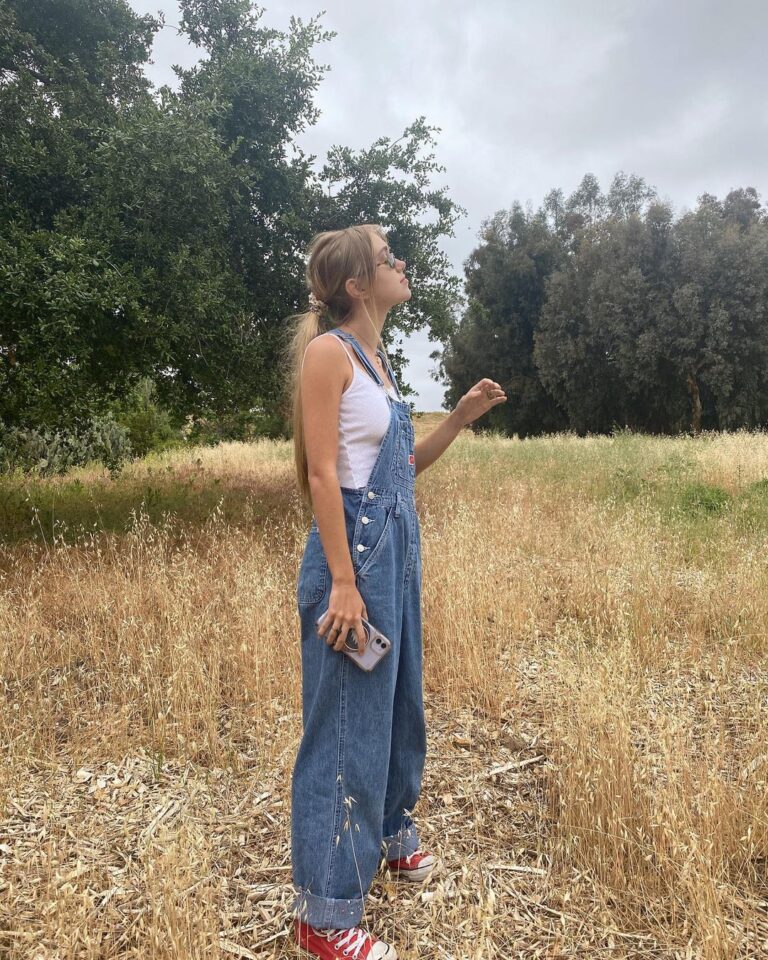 Emily Skinner Instagram - Fields forever