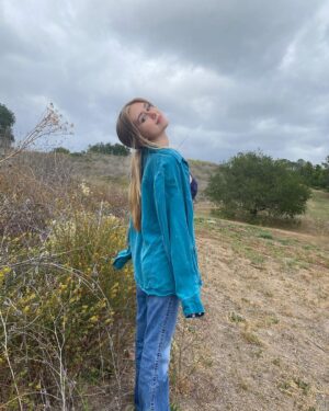 Emily Skinner Instagram - Dancing to the music in my mind