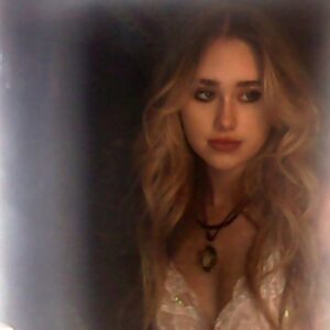 Emily Skinner Instagram - Today she wears lace🕯