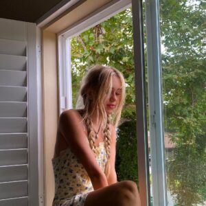 Emily Skinner Instagram - I 💚 nightgowns 🧚🌙