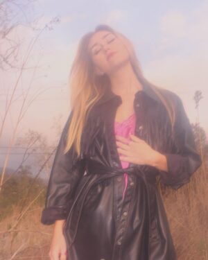 Emily Skinner Instagram - On film in the canyons by @__jbeezy_