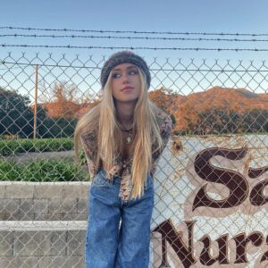 Emily Skinner Instagram - Shopping spree!🌱🌱🌱