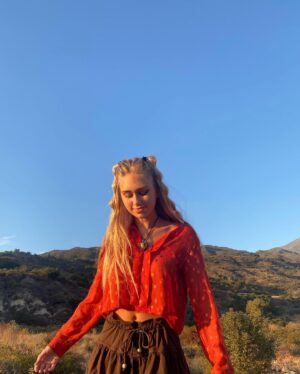 Emily Skinner Instagram - Hey good news! I’m starting a @depop and I’m going to be selling these four groovy tops + a lot more ! Buying second hand rather than new reduces water and energy consumption and doesn’t add to our overflowing landfills. It’s also so much more creative and fun ! Head to the link in my bio to shop my Depop and find me at @emilyskinner on the app! #depoppartner #depop 💟💚🌷🧚