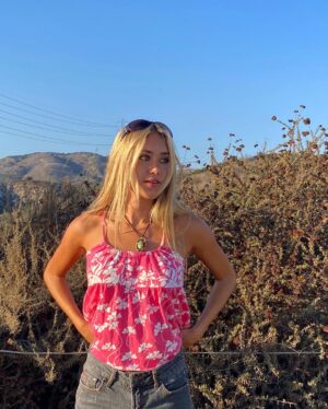 Emily Skinner Instagram - Hey good news! I’m starting a @depop and I’m going to be selling these four groovy tops + a lot more ! Buying second hand rather than new reduces water and energy consumption and doesn’t add to our overflowing landfills. It’s also so much more creative and fun ! Head to the link in my bio to shop my Depop and find me at @emilyskinner on the app! #depoppartner #depop 💟💚🌷🧚