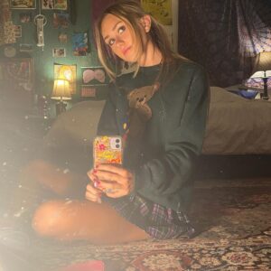 Emily Skinner Instagram - Me & my room 🧸🧸