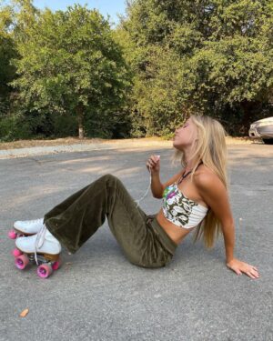 Emily Skinner Instagram - Boogie time
