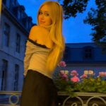 Emily Skinner Instagram - I WILL stay here forever 💐💐💐 Paris, France