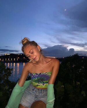 Emily Skinner Instagram - Stop trying to hex the moon>:( look how pretty she is leave her alone