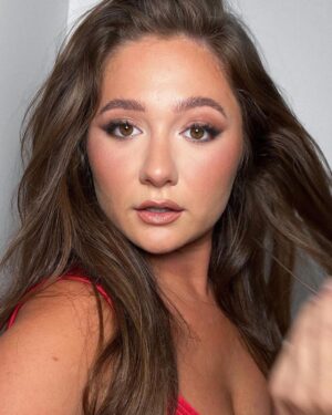 Emma Kenney Thumbnail - 459K Likes - Top Liked Instagram Posts and Photos