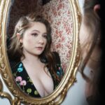 Emma Kenney Instagram - Florals? For @mptf night before party? Groundbreaking.