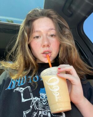 Emma Kenney Thumbnail - 207.6K Likes - Top Liked Instagram Posts and Photos