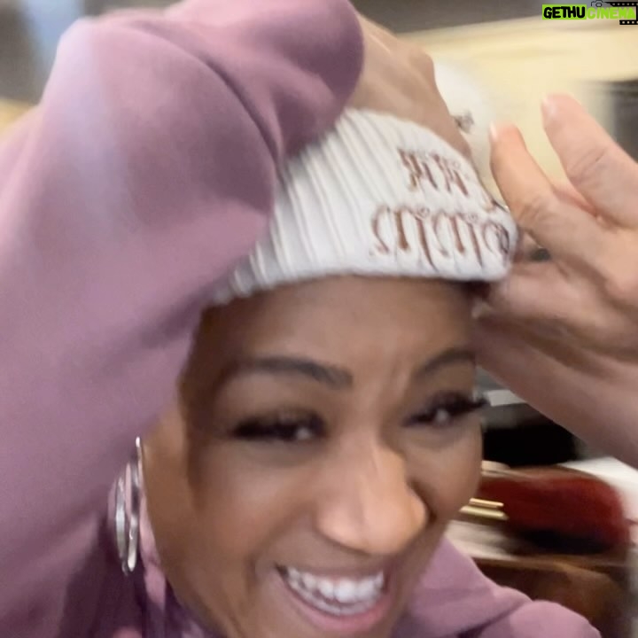 Erica Campbell Instagram - This might be a @therealmarymary song!!! @iamtinacampbell is crazy! Who tries to snatch someone's hat off?!🤣🤣 #marymary #sisters #songwriters