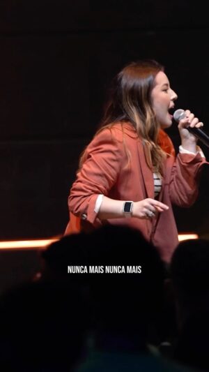 Esther Marcos Instagram - SAIUUUU🎉🎉🎉 
📌 O medley de Maranta 1/2 já está disponível em todas as plataformas digitais e você já pode ouvir por onde quiser! Aproveita e já compartilha e marca a amiga aqui!👀😍

E aí gostaram?? Ansiosos pra parte 2? Me conta aqui 👇🏻