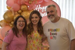 Esther Marcos Instagram - ainda sobre ontem??? CLARO! Recebi todas as fotos e vocês que me aguentem hahaha teremos uma semana repleta de #tbt 

Ps: a mídia da minha igreja é d+