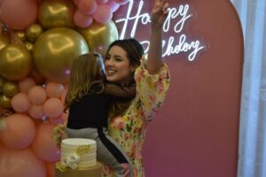 Esther Marcos Instagram - ainda sobre ontem??? CLARO! Recebi todas as fotos e vocês que me aguentem hahaha teremos uma semana repleta de #tbt 

Ps: a mídia da minha igreja é d+