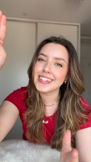 Esther Marcos Instagram - Proximidade é diferente de Amizade! Podemos ser próximos de Jesus e mesmo assim não sermos amigos dEle 👀❤️‍🔥 

A cajadada do dia está???? SERVIDA!!!!! 🎉🥳