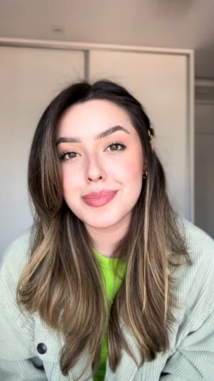 Esther Marcos Instagram - 🚨A Cajadada do dia está servida! 🚨
Deixe que Deus  te mostre quem você nasceu pra ser! Mergulhe nas Sagradas Escrituras e descubra a sua Identidade!