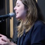 Esther Marcos Instagram - É amanhã!!! “Se uma coisa” estará disponível amanhã em todas as plataformas musicais e NO YOUTUBE (12h), inclusive o link já está na minha bio pra gente assistir à estréia juntos!